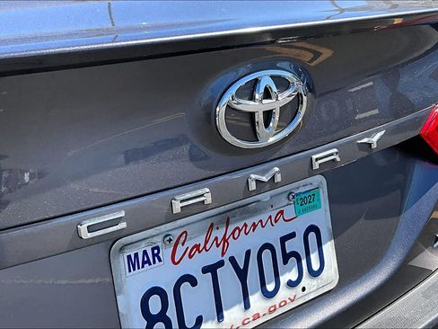 Used 2018 Toyota Camry XSE FWD image 30
