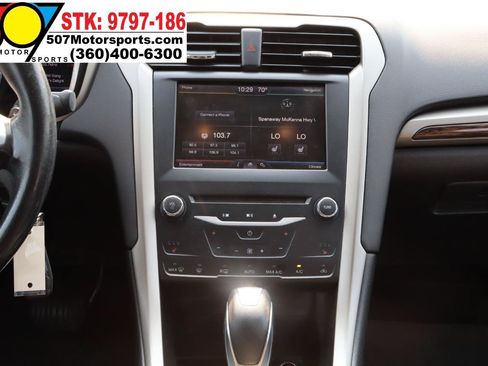 Used 2013 Ford Fusion SE FWD image 18