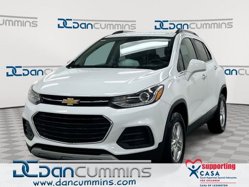 Used 2017 Chevrolet Trax LT w/ LT Convenience Package AWD/4WD image 1