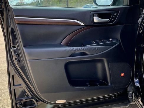 Used 2015 Toyota Highlander Limited Platinum image 21