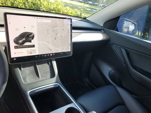 Used 2021 Tesla Model Y Long Range AWD/4WD image 26