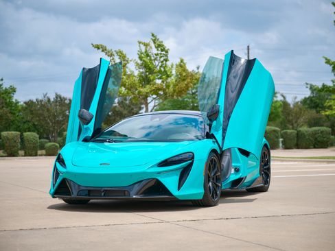 Used 2025 McLaren Artura Spider RWD image 32