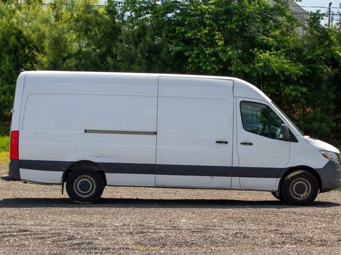 Used 2021 Mercedes-Benz Sprinter 2500 image 9