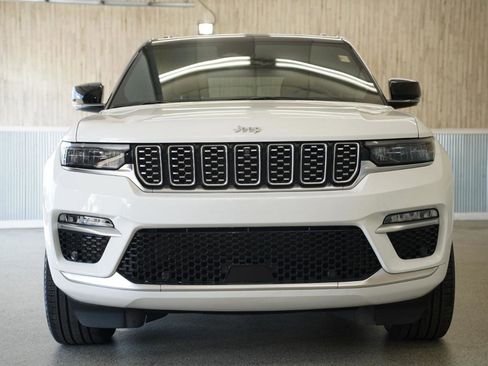 Used 2025 Jeep Grand Cherokee Summit AWD/4WD image 3