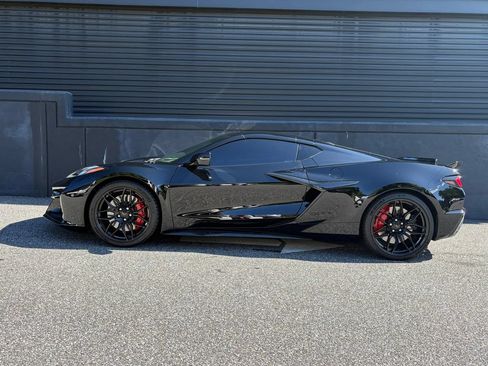 Used 2025 Chevrolet Corvette Z06 RWD image 7