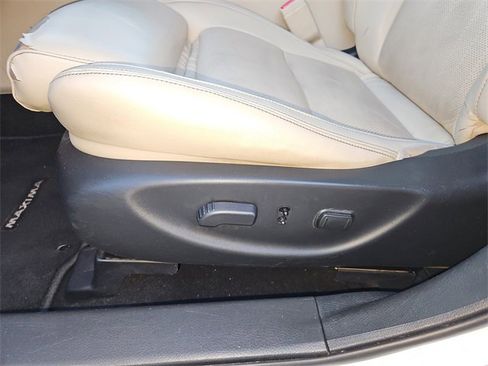 Used 2017 Nissan Maxima 3.5 SV image 16