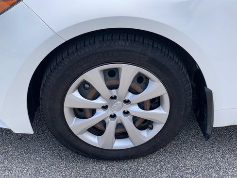 Used 2021 Toyota Corolla LE w/ Carpet Mat Package (TMS) FWD image 31