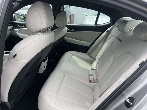 Used 2024 Genesis G70 2.5T RWD image 9