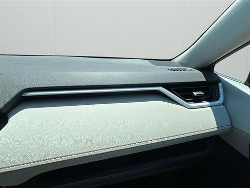Used 2020 Toyota RAV4 XLE Premium FWD image 20