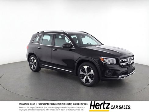 Used 2025 Mercedes-Benz GLB 250 4MATIC image 1
