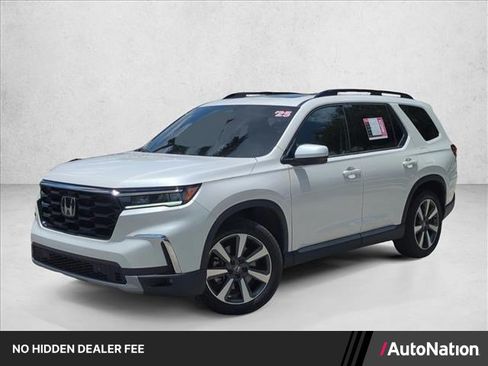 Used 2025 Honda Pilot Touring image 1