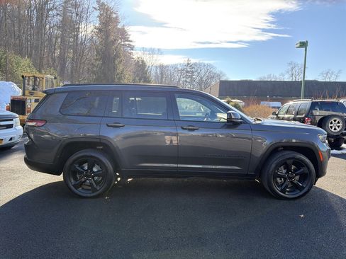 Used 2021 Jeep Grand Cherokee L Laredo image 4