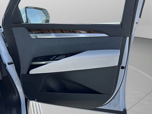 New 2026 Cadillac Escalade Platinum Sport w/ LPO, Floor Liner Package image 15