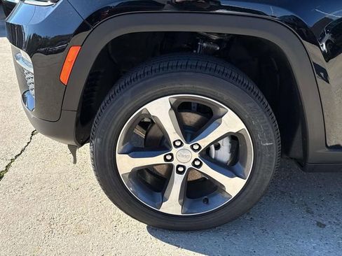 New 2025 Jeep Grand Cherokee Limited image 4