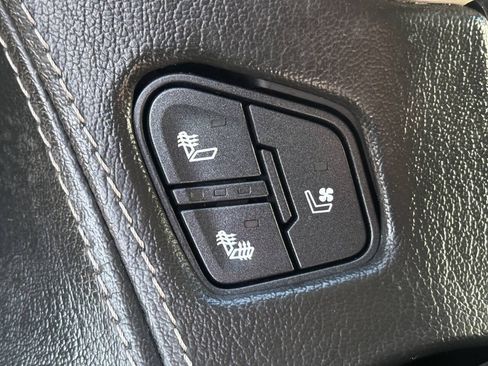 Used 2018 GMC Yukon Denali RWD image 14