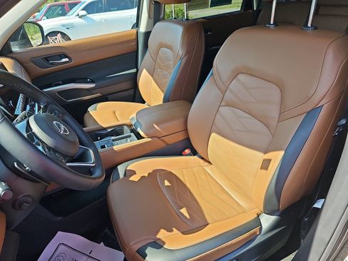 Used 2024 Nissan Pathfinder Platinum w/ Cargo Package image 17