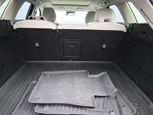 Used 2023 Volvo XC60 B5 Ultimate w/ Climate Package image 32