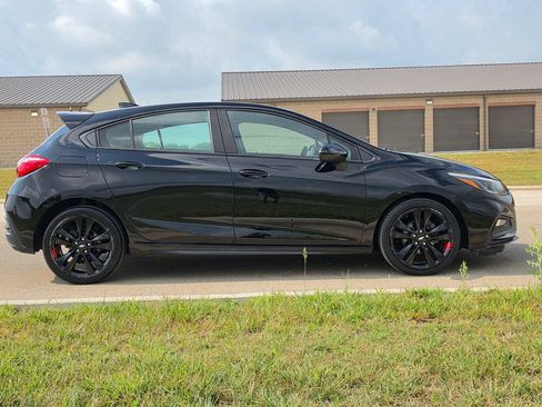 Used 2018 Chevrolet Cruze LT w/ Redline Edition FWD image 4
