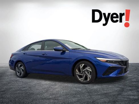 Used 2025 Hyundai Elantra SEL image 2