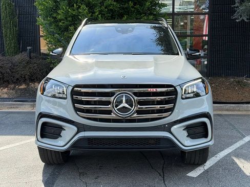 Used 2024 Mercedes-Benz GLS 580 4MATIC image 3