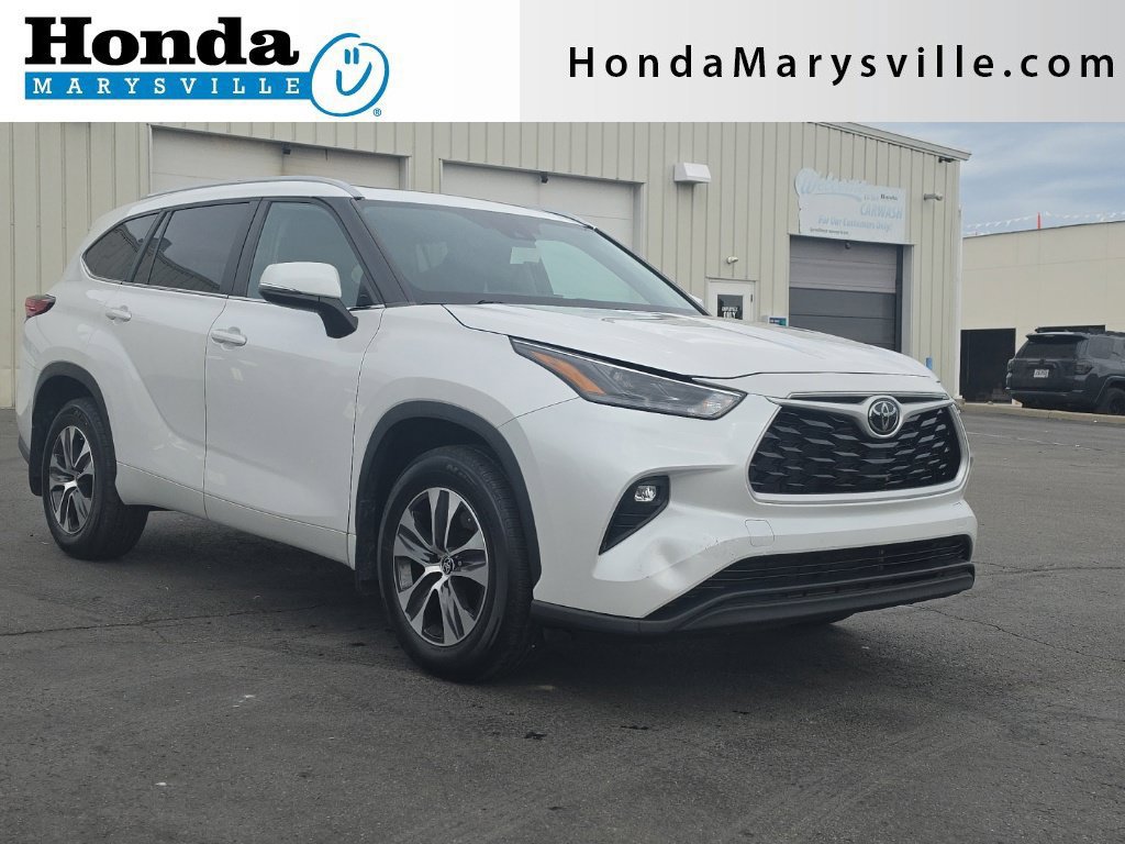 Used 2023 Toyota Highlander XLE AWD/4WD image 1
