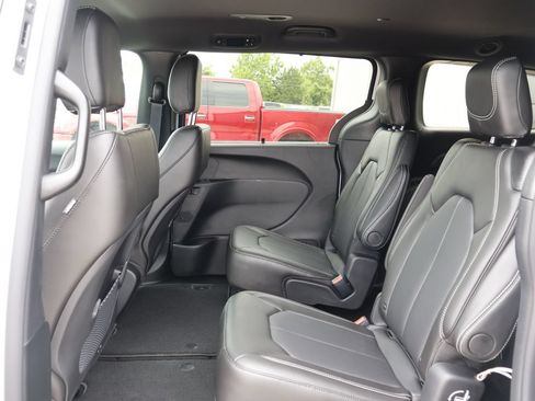 New 2027 Chrysler Pacifica LX FWD image 16