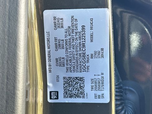 Used 2024 Chevrolet Colorado W/T image 32