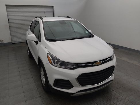 Used 2021 Chevrolet Trax LT w/ LT Convenience Package FWD image 14