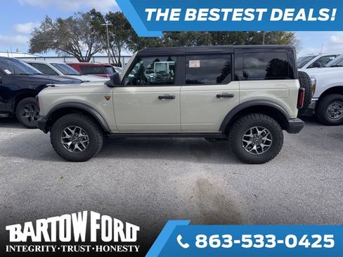 Used 2025 Ford Bronco Badlands image 8