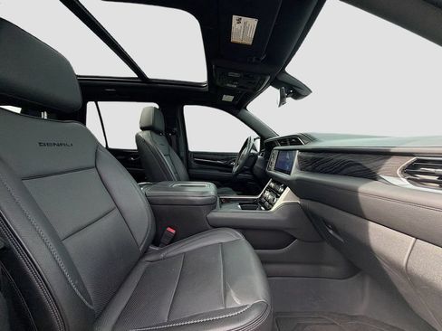 Used 2021 GMC Yukon Denali w/ Denali Premium Package RWD image 32