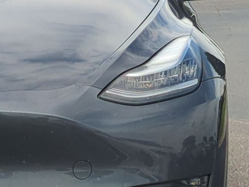 Used 2021 Tesla Model Y 2WD image 5