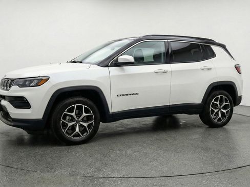 Used 2025 Jeep Compass Limited AWD/4WD image 3