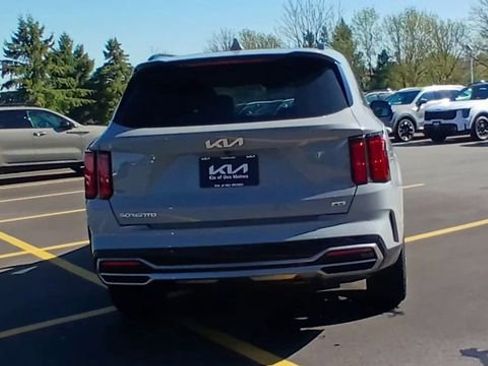 Certified 2023 Kia Sorento SX AWD/4WD image 2