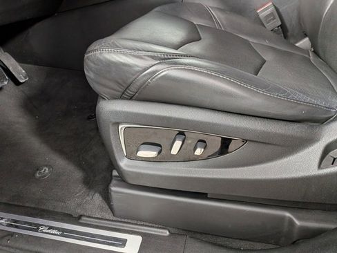 Used 2017 Cadillac Escalade Premium Luxury image 19