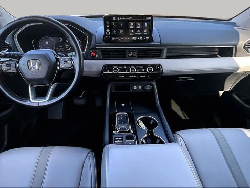 Certified 2025 Honda Pilot Touring image 15
