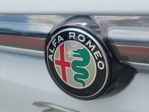 Used 2025 Alfa Romeo Tonale AWD/4WD image 6