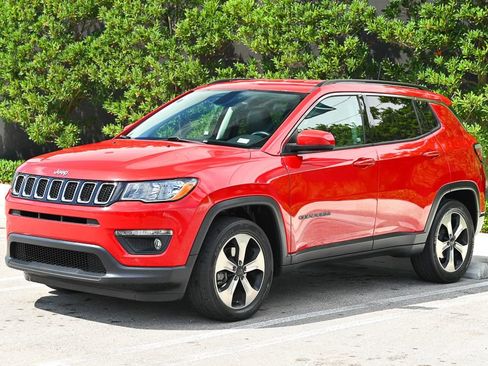 Used 2018 Jeep Compass Latitude image 1