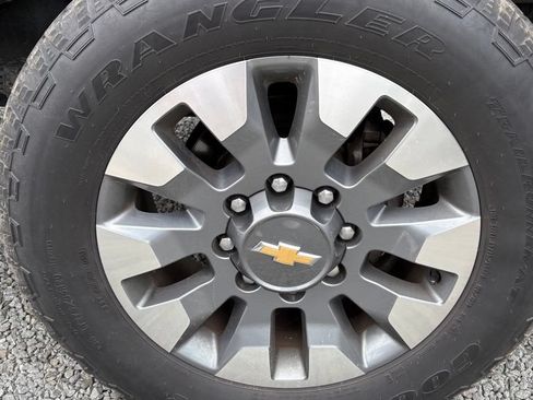 Used 2023 Chevrolet Silverado 2500 Custom w/ Custom Value Package AWD/4WD image 11