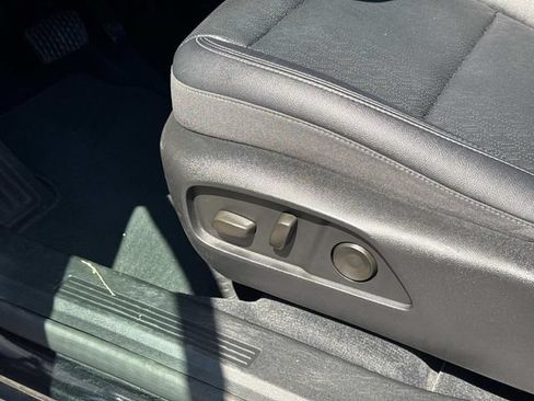 Used 2025 Chevrolet Equinox LT w/ Convenience Package II FWD image 23