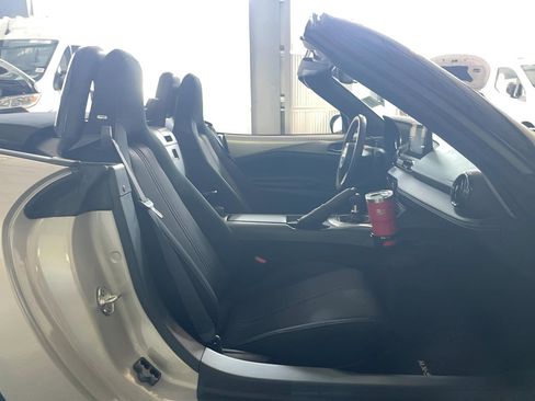 Used 2023 MAZDA MX-5 Miata Club RWD image 11