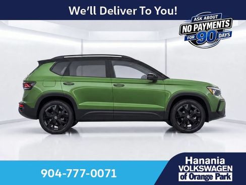 Used 2025 Volkswagen Taos SE FWD image 4