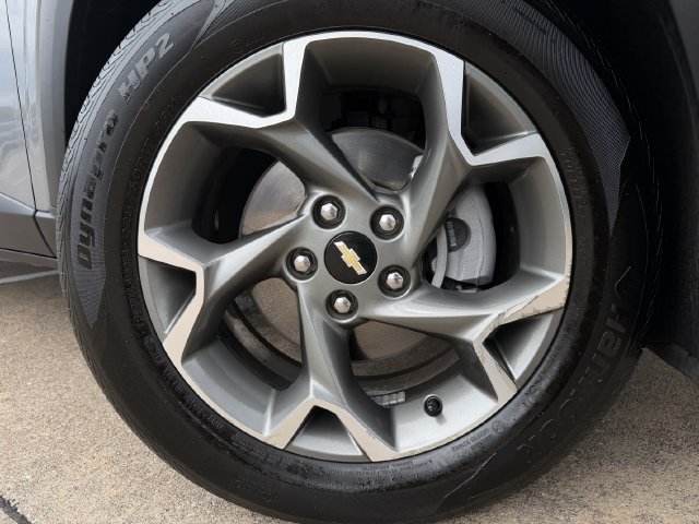 Used 2025 Chevrolet Trax LT w/ LT Convenience Package FWD image 9