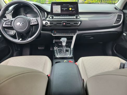 Used 2021 Kia Seltos SX w/ SX Sunroof Package AWD/4WD image 16