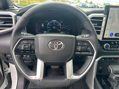 Used 2025 Toyota Sequoia Platinum AWD/4WD image 27
