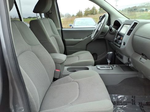 Certified 2021 Nissan Frontier SV w/ Midnight Edition Floor Mats AWD/4WD image 13