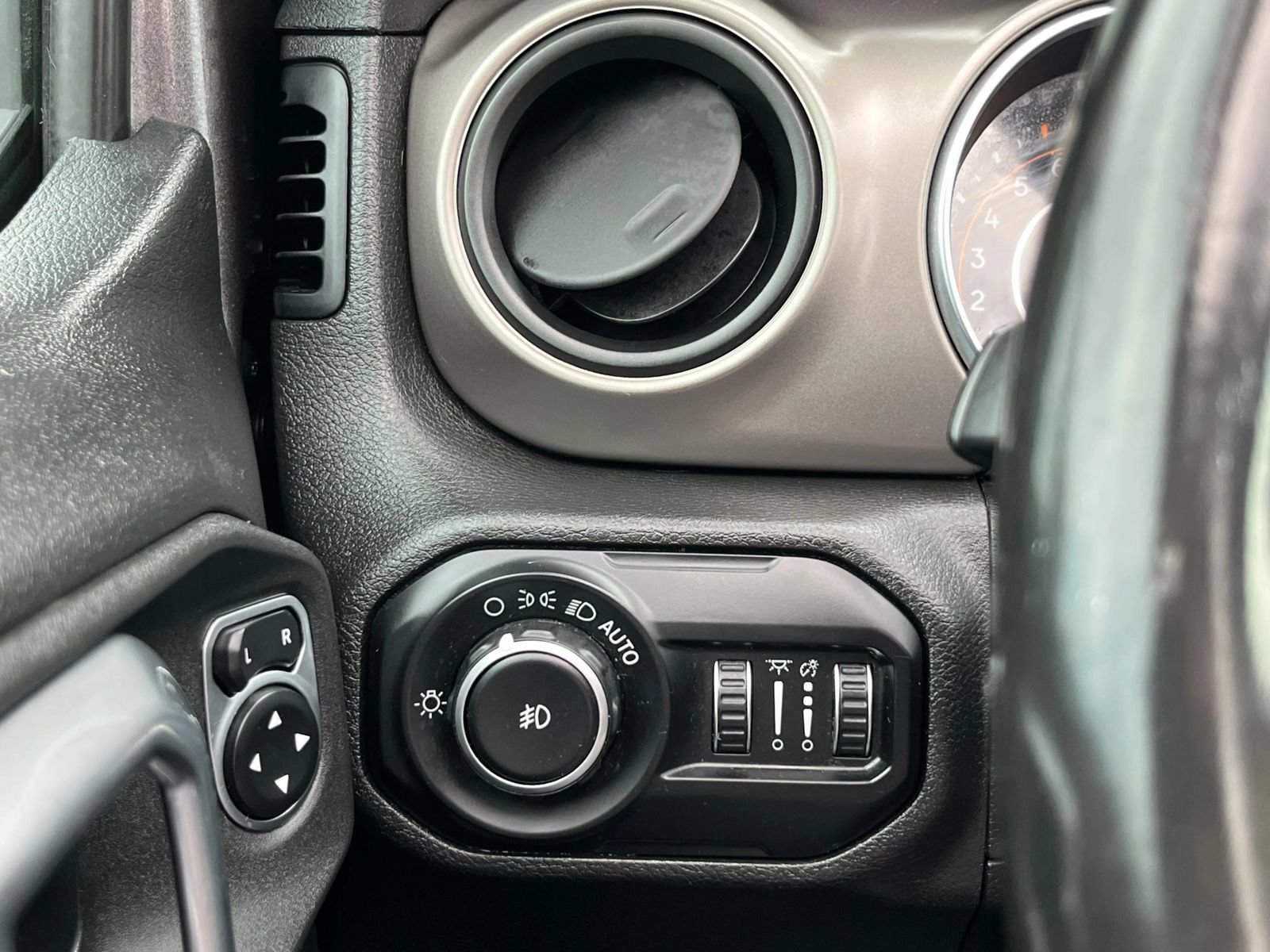 Used 2020 Jeep Wrangler Unlimited Sport S AWD/4WD image 21