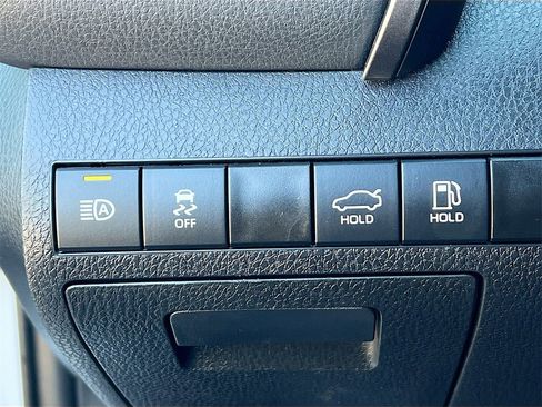 Used 2024 Toyota Camry SE image 10