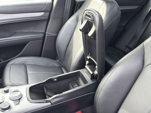 Used 2024 Alfa Romeo Stelvio Ti image 18