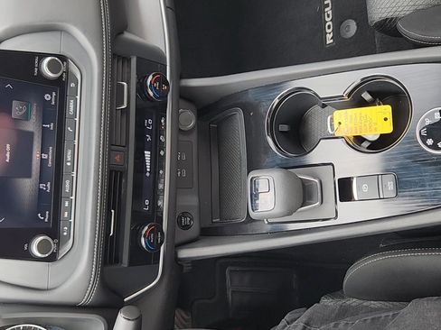 Used 2025 Nissan Rogue SV AWD/4WD image 15