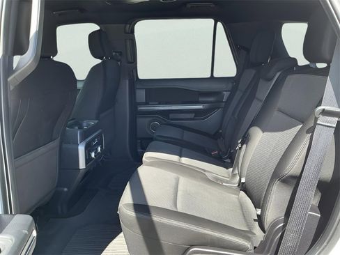Used 2020 Ford Expedition XLT image 23